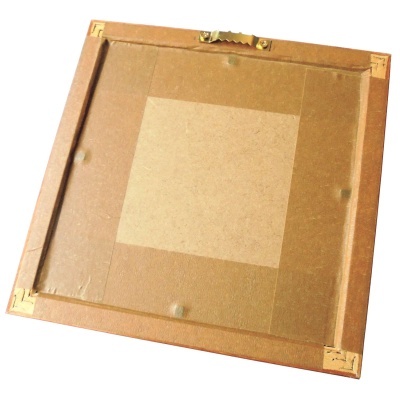 Moldura quadrada em madeira clara com vidro e verso selado