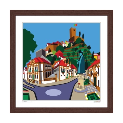 Quadro colorido urbano com torre e estátua em moldura de madeira