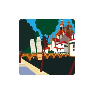 Paisagem urbana com ponte, árvores e edifícios brancos com telhados vermelhos