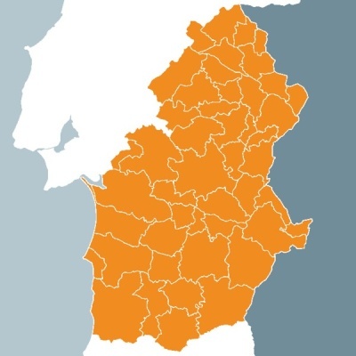 Mapa em tons de laranja e cinza com divisões administrativas