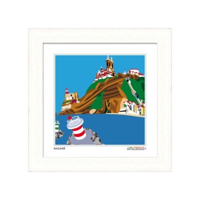 Quadro ilustrado da Nazaré com farol, falésia e casas coloridas