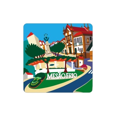 Ilustração de praça com estátua, árvores, edifícios e texto MESÃO FRIO