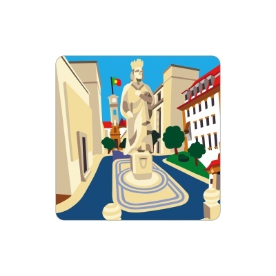 Ilustração de estátua real em praça urbana com edifícios e bandeira de Portugal ao fundo