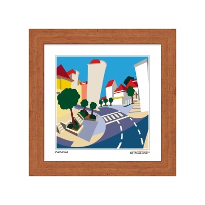 Quadro com imagem gráfica colorida de rua urbana e moldura de madeira