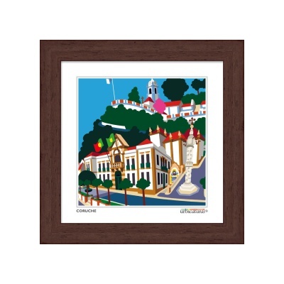 Quadro decorativo com ilustração colorida da cidade de Coruche em moldura de madeira