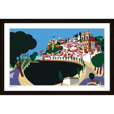 Ilustração colorida de cidade à beira de água com edifício de hotel