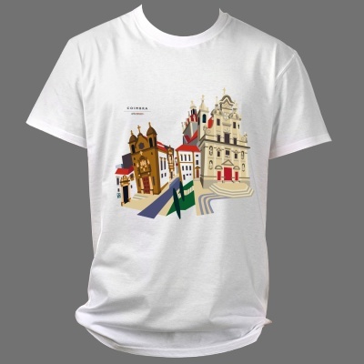 T-shirt branca com estampa colorida de edifícios históricos e texto COIMBRA