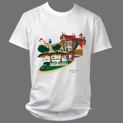 T-shirt branca com ilustração colorida da cidade de Mesão Frio.