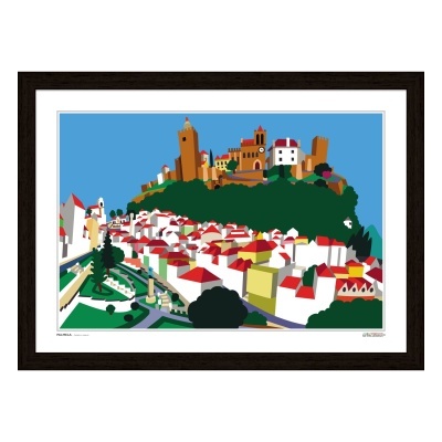 Gravura colorida de vila com casas, castelo e colina emoldurada