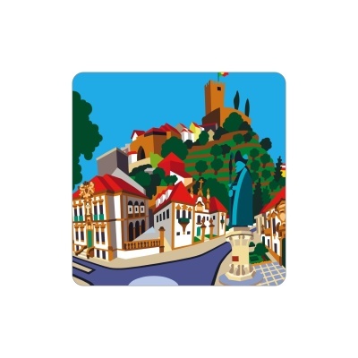 Ilustração colorida de cidade com casas, estátua, castelo e árvores