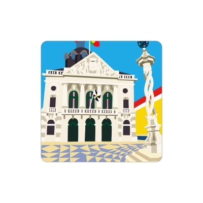 Imagem vetorial de edifício clássico com colunas, bandeiras e praça pavimentada.