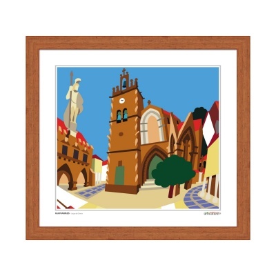 Ilustração colorida de praça histórica com edifício de tijolo castanho e torre com relógio