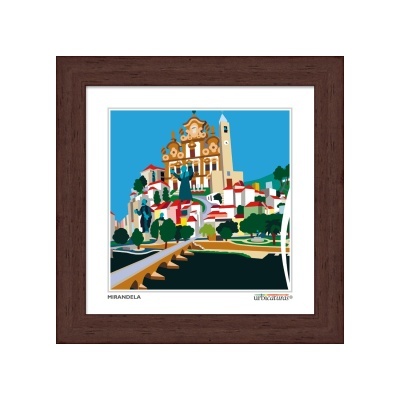Quadro com ilustração colorida da cidade de Mirandela com moldura castanha