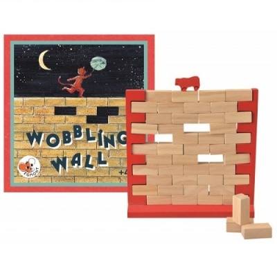 Jogo de empilhar em madeira com base vermelha e blocos retangulares