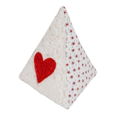 tecido decorativo em forma de pirâmide com coração vermelho e padrão de corações pequenos