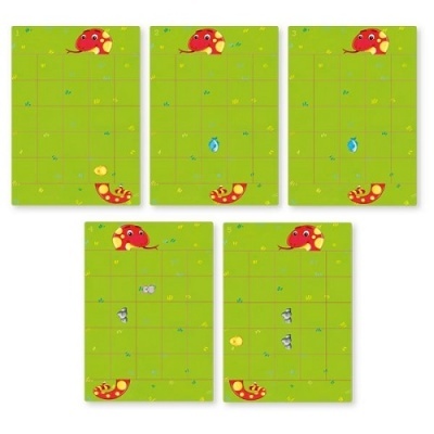 Cinco cartões verdes com grelha e ilustração de cobra vermelha e pequenos detalhes coloridos