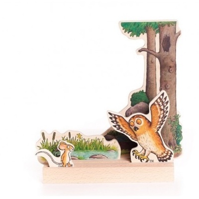 Peça decorativa em madeira com coruja, esquilo e árvore pintados