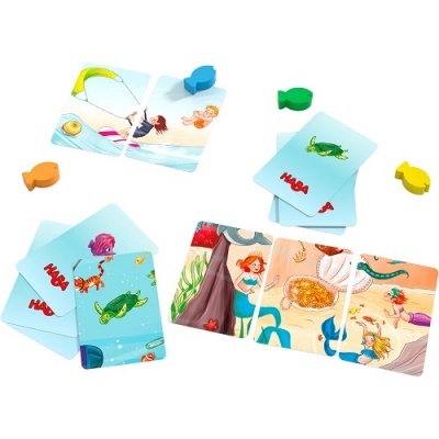 Peças de jogo de cartas infantil com figuras marinhas e peões coloridos.