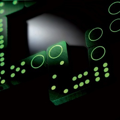 Fita verde escura com padrões de círculos e pontos em verde claro