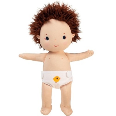 Boneco de tecido com cabelo castanho e fralda branca com pato amarelo