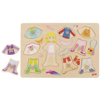 Puzzle de madeira com figura de menina e roupas coloridas destacáveis da marca goki