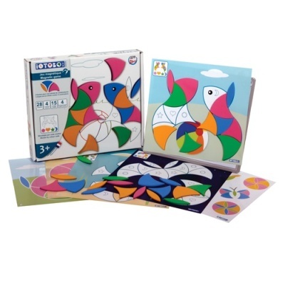 Puzzle de madeira colorido com peças geométricas para crianças