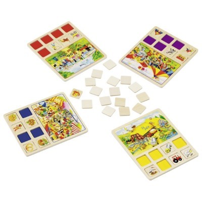 Jogo de tabuleiro com tabuleiros coloridos, peças brancas e dado pequeno.