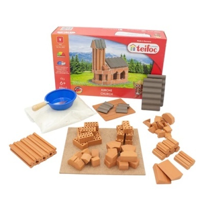 Conjunto de blocos de construção com tijolos castanhos e embalagem vermelha com imagem de igreja.
