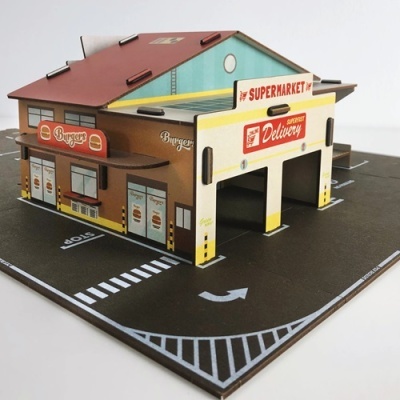 Miniatura de supermercado e loja de hambúrgueres em papel colorido