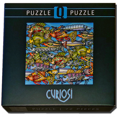 Caixa preta de puzzle com ilustração colorida de peixes e texto PUZZLE e CURIOSI