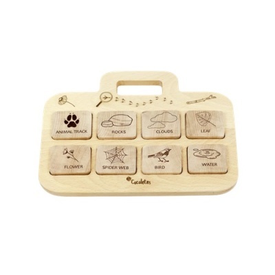 Tabuleiro de madeira para blocos de aprendizagem com desenhos gravados
