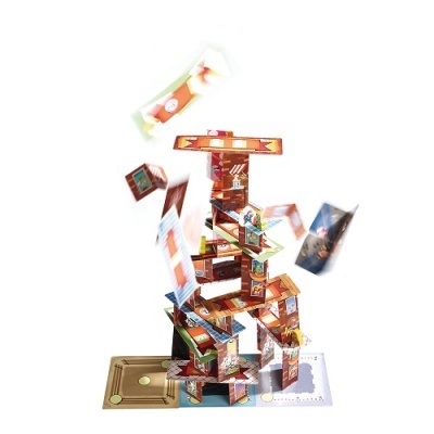 Estrutura instável composta por cartas de jogo empilhadas