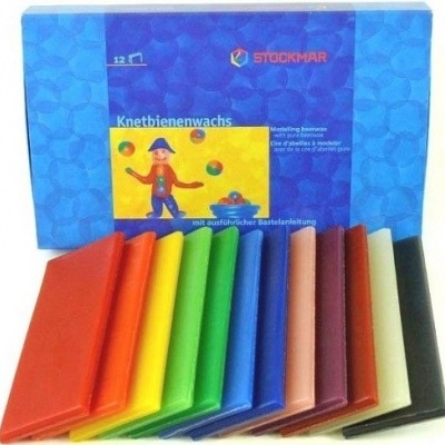 Caixa azul de cera para modelar com 12 barras de cores variadas