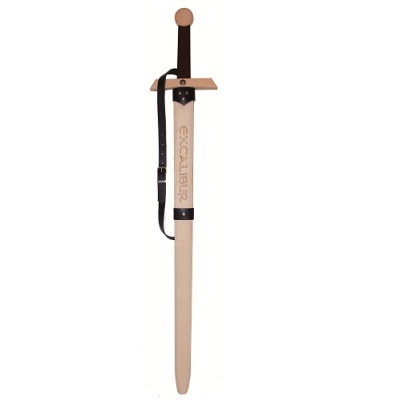 Espada de madeira com bainha escrita EXCALIBUR e correia preta