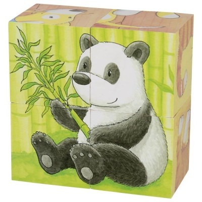 Blocos de madeira com desenho de panda segurando ramo verde.