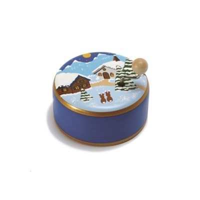 Caixa redonda azul com tampa pintada de inverno e botão de madeira