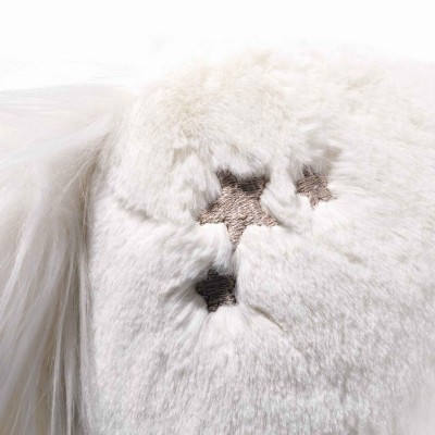 Casaco ou manta branca de pele sintética com estrelas bordadas