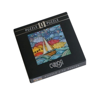 Caixa de puzzle preto com barco à vela colorido e 72 peças