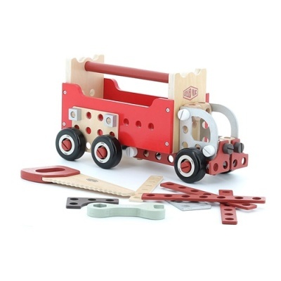 Carrinha de brinquedo desmontável em madeira vermelho e bege com rodas pretas e peças soltas.