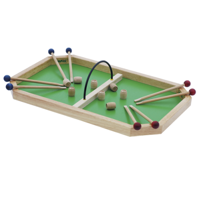 Jogo de tabuleiro em madeira com pauzinhos e peças cilíndricas