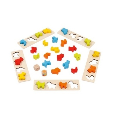 Jogo de madeira com peças coloridas em forma de animais e tabuleiros com recortes correspondentes