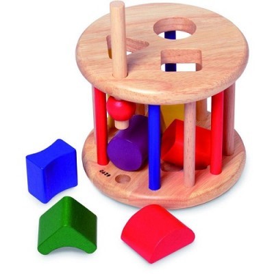 Brinquedo de encaixe de madeira com formas geométricas coloridas