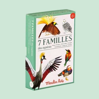Embalagem de jogo de cartas com ilustrações de aves coloridas e texto 7 Familles des espèces