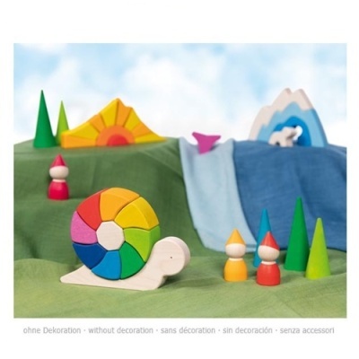 Brinquedo de madeira colorido com formas de caracol, figuras e natureza
