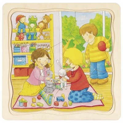Puzzle de madeira com imagem de crianças a brincar com brinquedos num quarto colorido