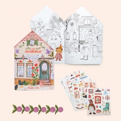 Conjunto de atividade com casa decorativa de papel, folhas para colorir e autocolantes coloridos
