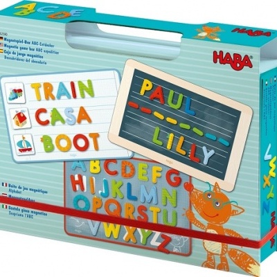 Caixa de jogo magnético educativo com letras coloridas e painel para formar palavras