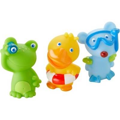 Três brinquedos de banho coloridos em forma de sapo, pato e rato