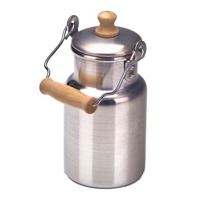 Recipiente metálico com tampa e pega de madeira.