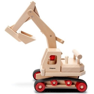 Brinquedo de madeira escavadora com esteiras pretas e rodas vermelhas